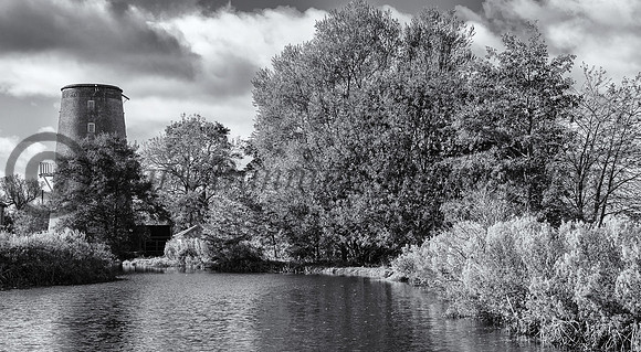 Little Cressingham mill in monochrome